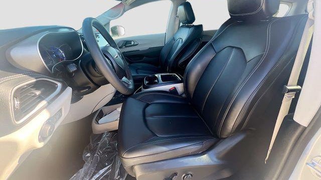 2024 Chrysler Pacifica Plug-In Hybrid Select