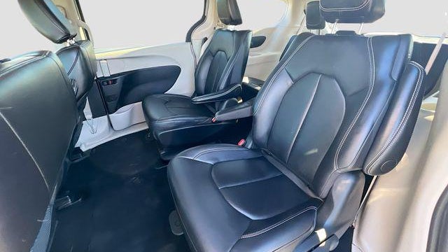 2024 Chrysler Pacifica Plug-In Hybrid Select