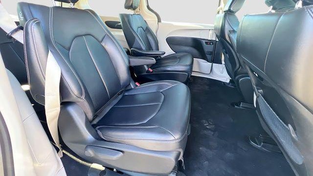 2024 Chrysler Pacifica Plug-In Hybrid Select