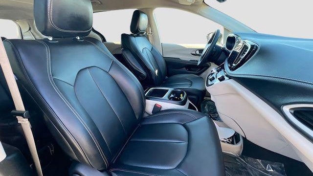 2024 Chrysler Pacifica Plug-In Hybrid Select