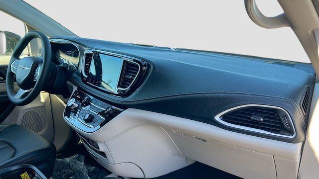 2024 Chrysler Pacifica Plug-In Hybrid Select