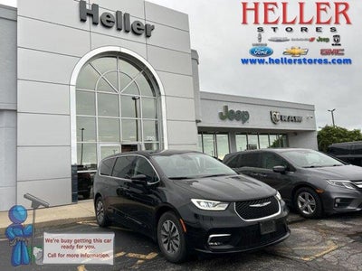 2024 Chrysler Pacifica Plug-In Hybrid Select 4DR Mini-Van