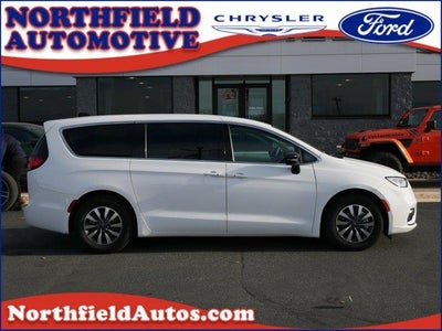 2024 Chrysler Pacifica Plug-In Hybrid Select 4DR Mini-Van
