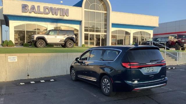 2023 Chrysler Pacifica Plug-In Hybrid Limited