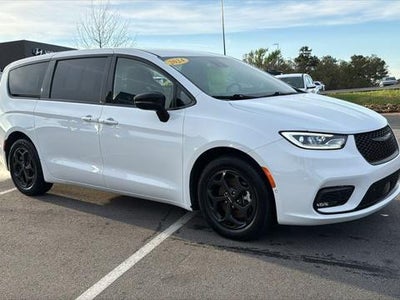 2024 Chrysler Pacifica Plug-In Hybrid S Appearance 4DR Mini-Van