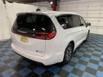 2024 Pacifica Plug-In Hybrid Thumbnail 5