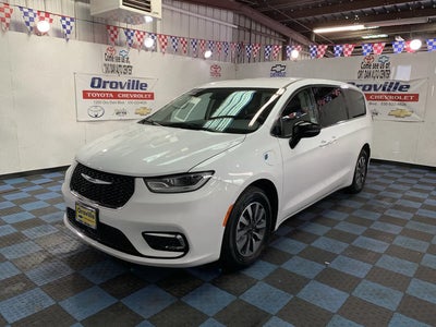 2024 Chrysler Pacifica Plug-In Hybrid Select 4DR Mini-Van
