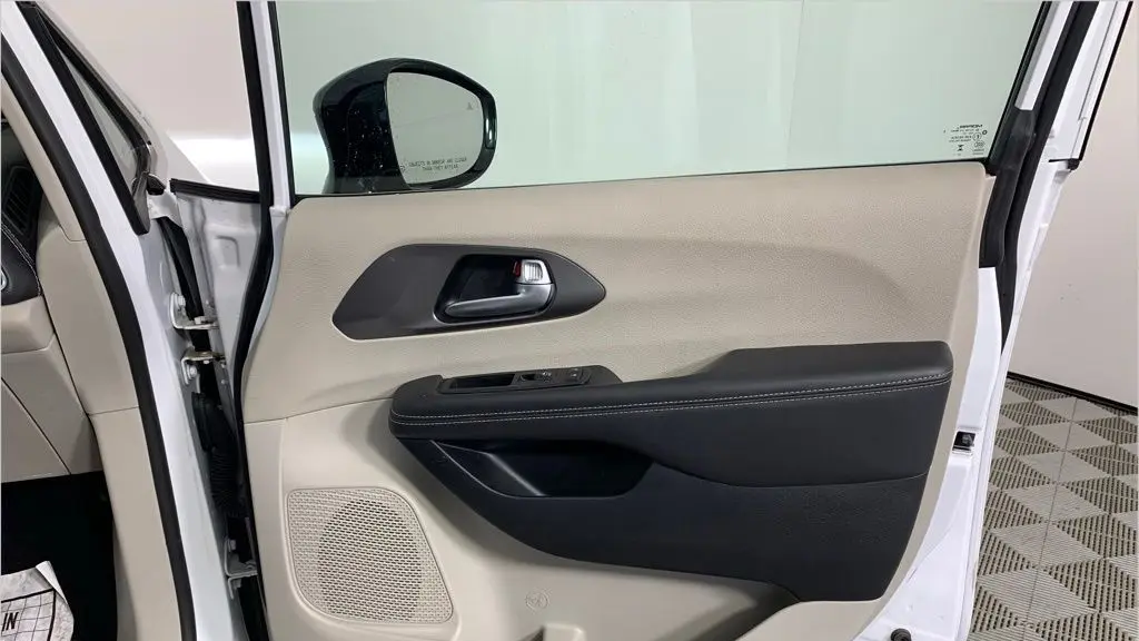 2024 Chrysler Pacifica Plug-In Hybrid Select