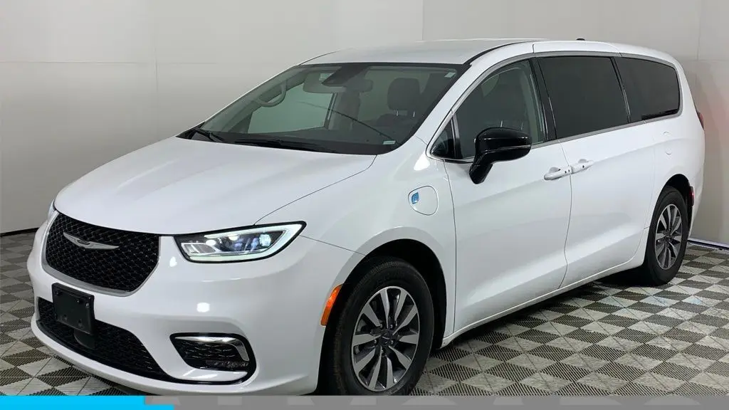 2024 Chrysler Pacifica Plug-In Hybrid Select
