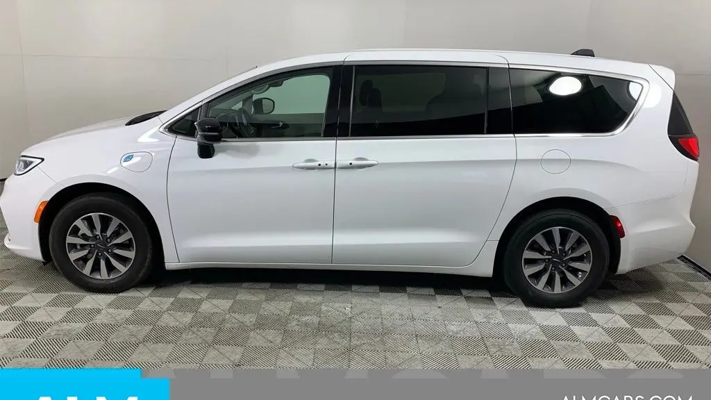 2024 Chrysler Pacifica Plug-In Hybrid Select