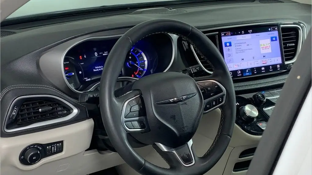 2024 Chrysler Pacifica Plug-In Hybrid Select