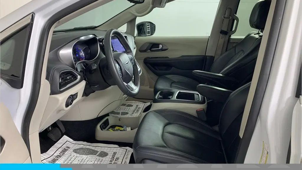 2024 Chrysler Pacifica Plug-In Hybrid Select