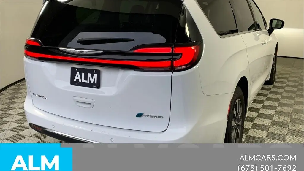 2024 Chrysler Pacifica Plug-In Hybrid Select
