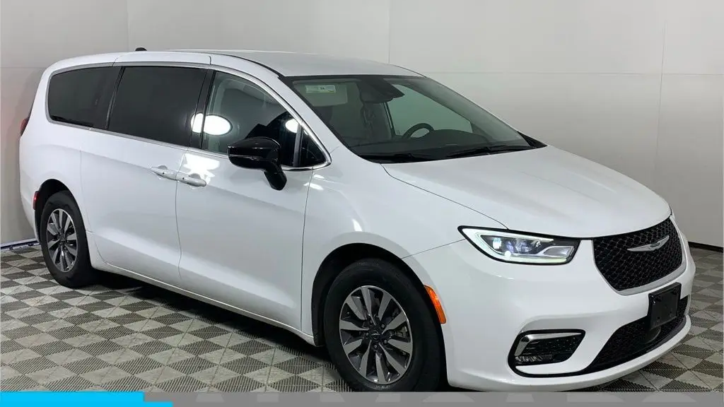 2024 Chrysler Pacifica Plug-In Hybrid Select