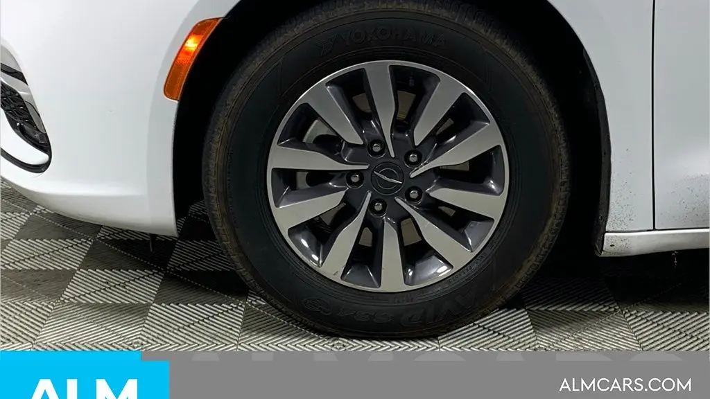 2024 Chrysler Pacifica Plug-In Hybrid Select