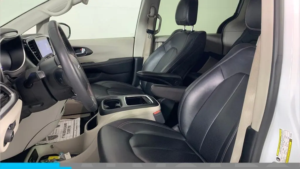 2024 Chrysler Pacifica Plug-In Hybrid Select