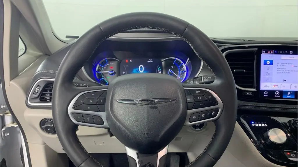 2024 Chrysler Pacifica Plug-In Hybrid Select