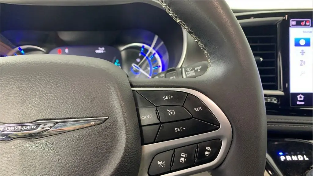 2024 Chrysler Pacifica Plug-In Hybrid Select