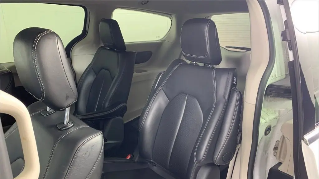 2024 Chrysler Pacifica Plug-In Hybrid Select