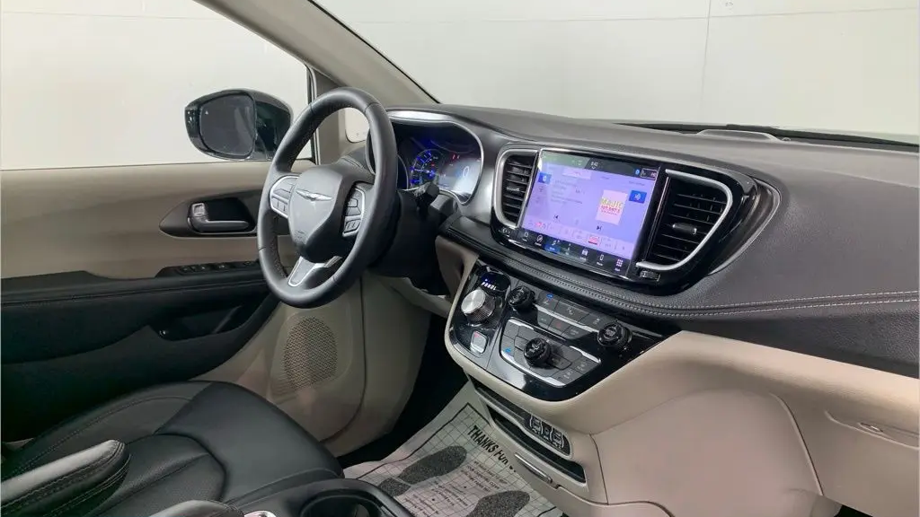 2024 Chrysler Pacifica Plug-In Hybrid Select