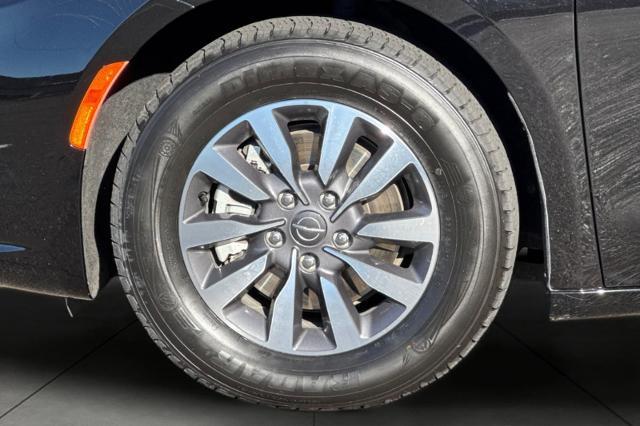 2024 Chrysler Pacifica - $21,406