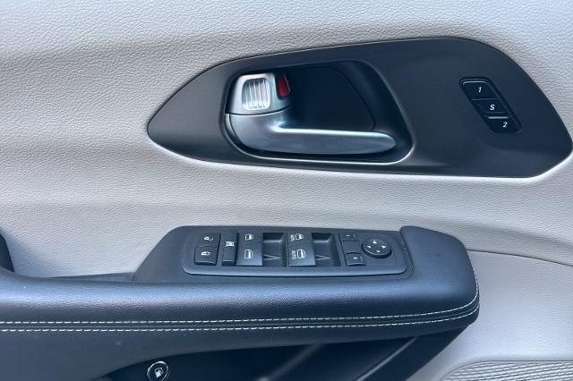 2024 Chrysler Pacifica - $21,406