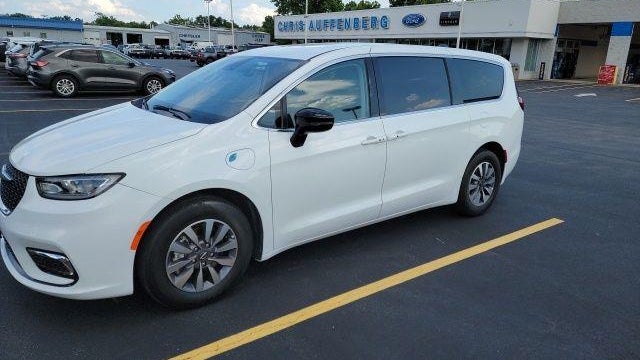 Preowned 2024 Chrysler Pacifica Plug-In Hybrid Road Tripper for Sale