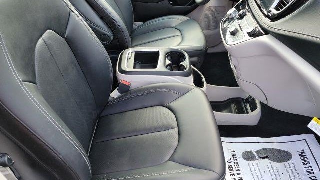 2024 Chrysler Pacifica Plug-In Hybrid Road Tripper