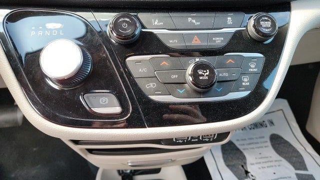 2024 Chrysler Pacifica Plug-In Hybrid Road Tripper