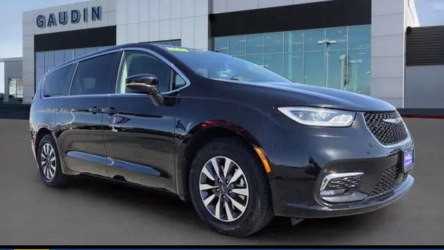 Preowned 2024 Chrysler Pacifica Plug-In Hybrid S Appearance for Sale