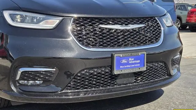 2024 Chrysler Pacifica Plug-In Hybrid S Appearance
