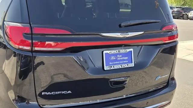 2024 Chrysler Pacifica Plug-In Hybrid S Appearance