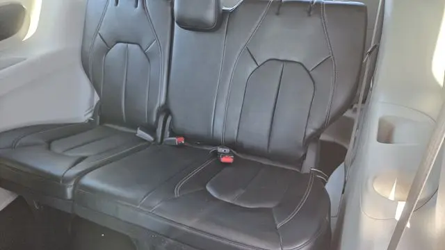 2024 Chrysler Pacifica Plug-In Hybrid S Appearance