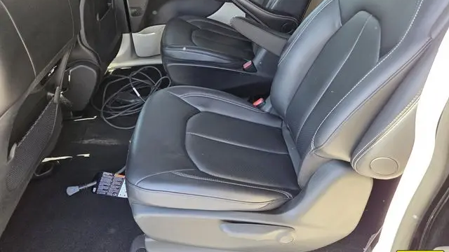 2024 Chrysler Pacifica Plug-In Hybrid S Appearance