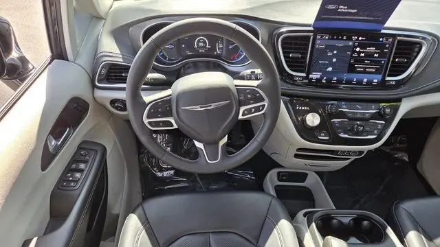 2024 Chrysler Pacifica Plug-In Hybrid S Appearance