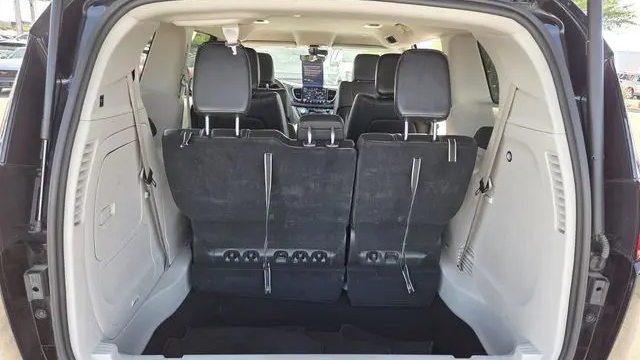 2024 Chrysler Pacifica Plug-In Hybrid S Appearance