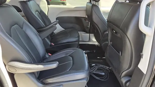 2024 Chrysler Pacifica Plug-In Hybrid S Appearance