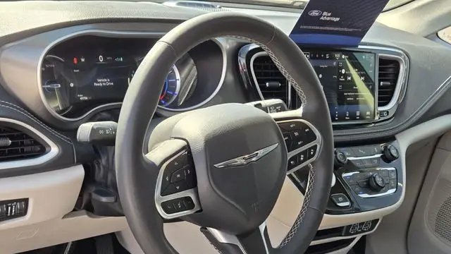 2024 Chrysler Pacifica Plug-In Hybrid S Appearance