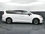 2024 Pacifica Plug-In Hybrid Thumbnail 32