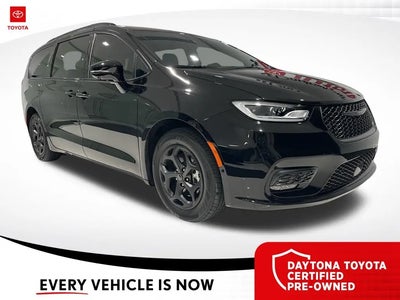 Photo of a 2025 Chrysler Pacifica Plug-In Hybrid Select 4DR Mini-Van for sale