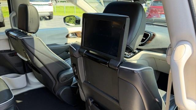 2023 Chrysler Pacifica Plug-In Hybrid Limited
