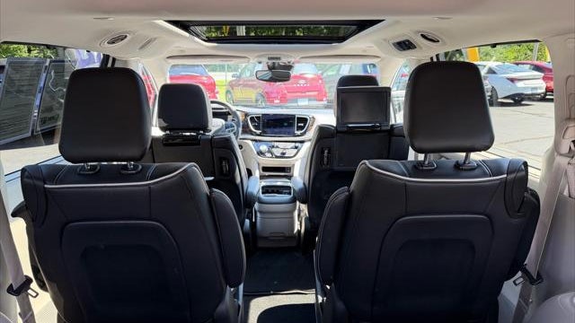 2023 Chrysler Pacifica Plug-In Hybrid Limited