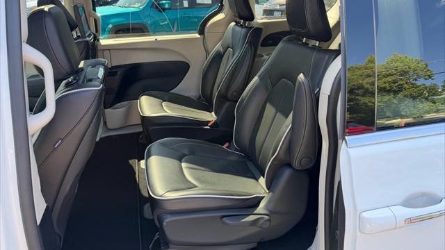 2023 Chrysler Pacifica Plug-In Hybrid Limited