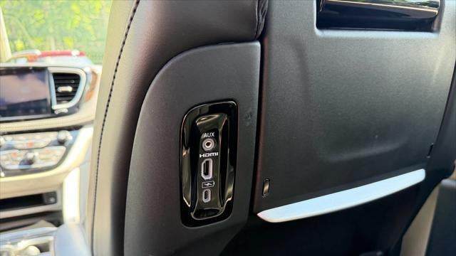 2023 Chrysler Pacifica Plug-In Hybrid Limited