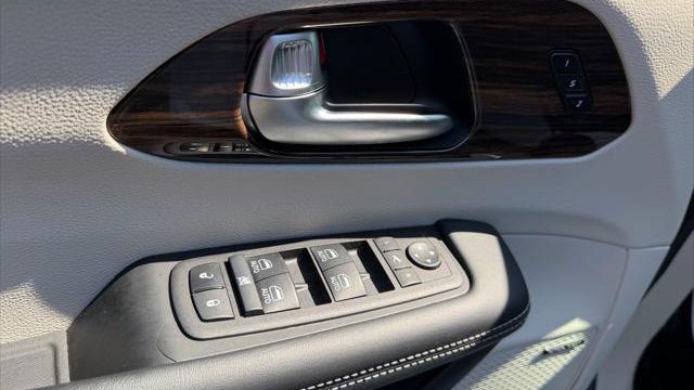 2023 Chrysler Pacifica Plug-In Hybrid Limited