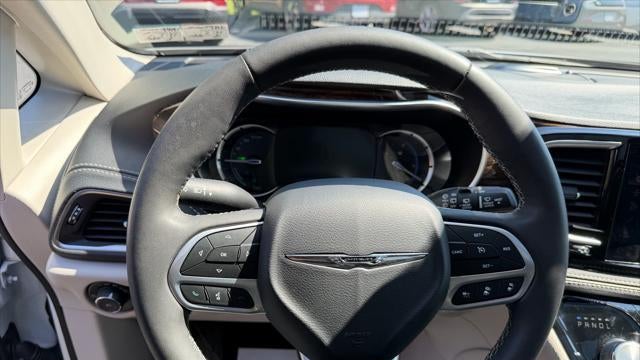 2023 Chrysler Pacifica Plug-In Hybrid Limited
