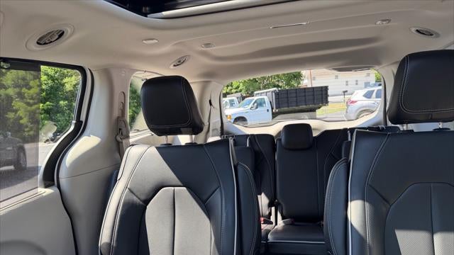 2023 Chrysler Pacifica Plug-In Hybrid Limited