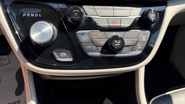 2023 Chrysler Pacifica Plug-In Hybrid Limited