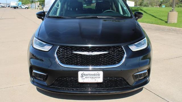2024 Chrysler Pacifica Plug-In Hybrid Road Tripper