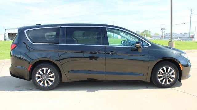 2024 Chrysler Pacifica Plug-In Hybrid Road Tripper